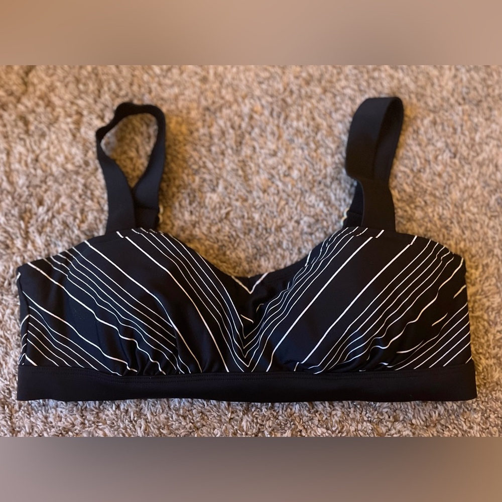 ATHLETA Chevron Sport Swim Bikini Top Underwire 34 B/C NWOT